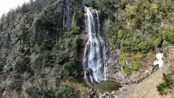 Artvin'de eşsiz manzara! Mençuna Şelalesi'ne akın ediyorlar