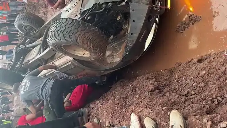 Artvin Off-Road Yarışında Devrilen Araçtan Pilotlar Sağ Çıktı, 'Çılgın Pilot' Ödülüyle Kurtuldular