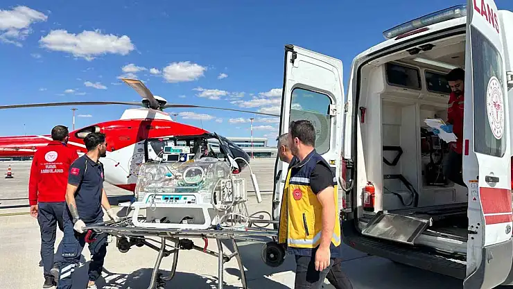 Asfiksi tanısı konulan bebek, helikopterle Van'a sevk edildi