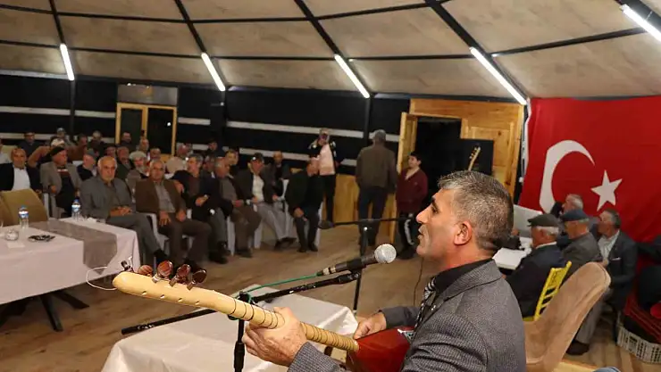 Aşık Mevlüt İhsani, Oltu'da anma programıyla unutulmadı, halk ozanları sahne aldı