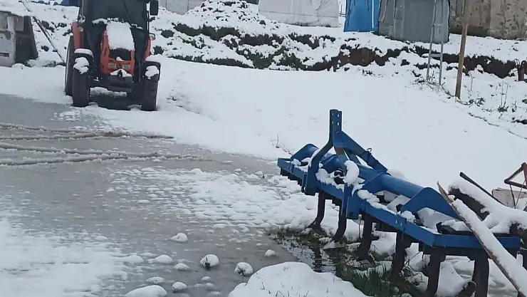 Aşkale'de Kış Erken Geldi, Kar Yağışı Sürpriz Yaptı