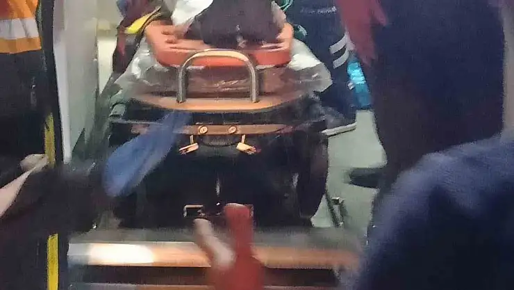 Aşkale'de yağmurlu yolda ardışık trafik kazası: 5 yaralı, uzun araç kuyruğu oluştu