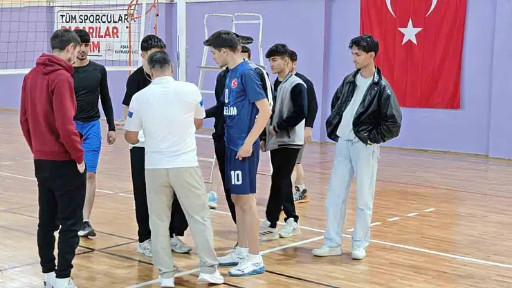 Aşkale'nin gururu Mehmet Kırık, gençleri spora kazandırmaya devam ediyor!