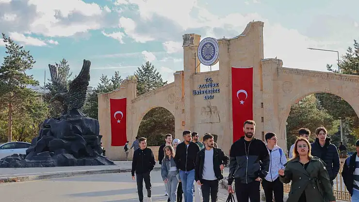 Atatürk Üniversitesi'nde 2025-2026 burs başvuruları başladı, destekler genişletildi!