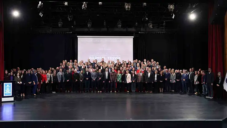 Atatürk Üniversitesi'nde Bilimsel Teşvik Töreni ile akademisyenlere ödüller verildi
