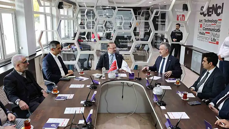 Atatürk Üniversitesi'nde dijital bilgi seferberliği: 100 öğrenciyle Madde Yazım Atölyesi düzenlendi