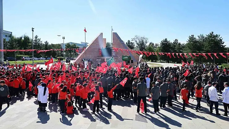 Atatürk Üniversitesi'nde Yeşil Vatan temasıyla eğitim yılı coşkulu bir programla açıldı