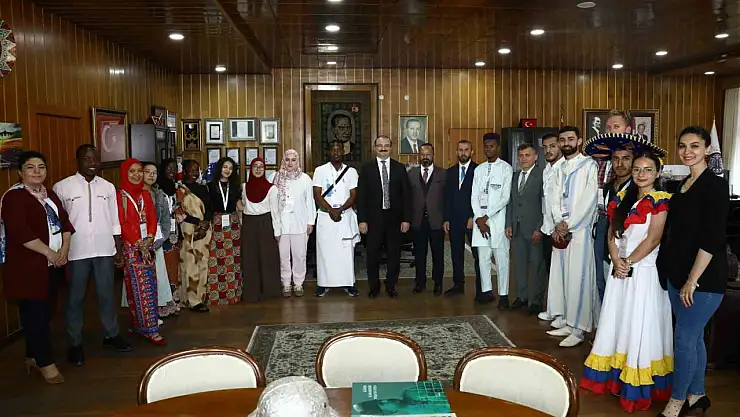 Atatürk Üniversitesi Rektörü 15 Ülkeden Gelen Yaz Okulu Öğrencilerini Ağırladı