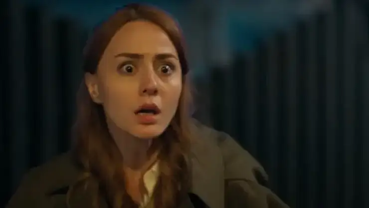 Aynadaki Yabancı Azra yüzü neden değişti?