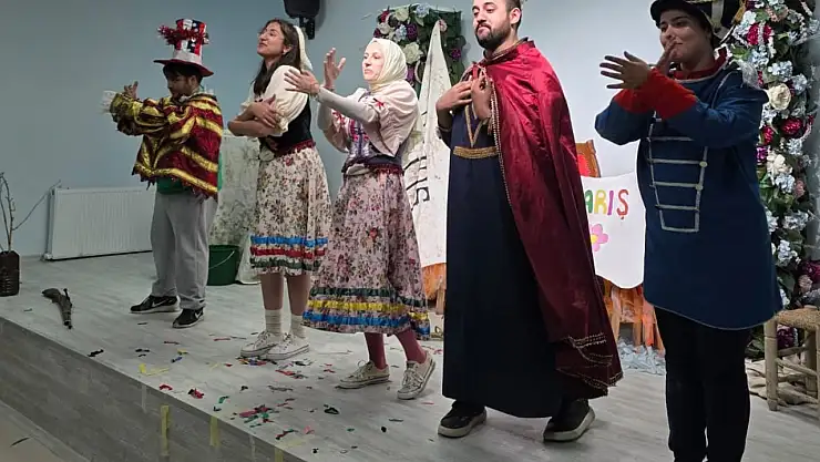 Aziziye Tiyatro Kulübü çocuklara özel Kurşun Askerin Utancı ile sezonu açtı