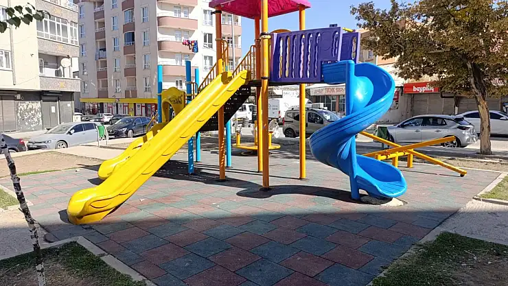 Bahçelievler'de park zemini baştan aşağı yenilendi