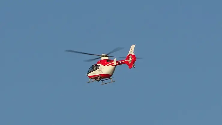 Bahçesaray'da bacağı kırılan genç, helikopterle hastaneye sevk edildi
