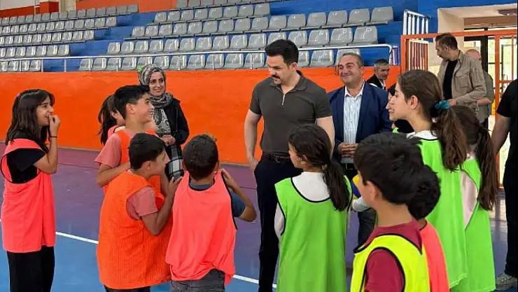 Bahçesaray'da Gençler İçin Voleybol Kursu ve Sporun Önemi Vurgulandı