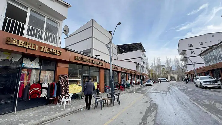 Bahçesaray'da Hizmet Atağı Sürüyor