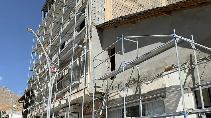 Bahçesaray İlçe Merkezi Cephe Estetiği Çalışmalarıyla Daha Estetik Bir Görünüme Kavuşuyor
