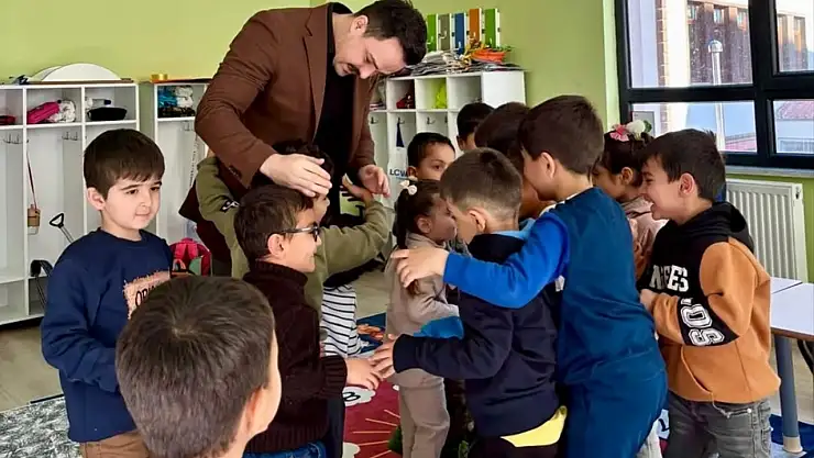 Bahçesaray Kaymakamı Arslanargun, öğrencilerle buluştu