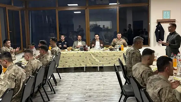 Bahçesaray Kaymakamı Arslanargun, jandarma personeliyle iftarda buluştu