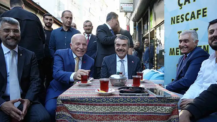 Bakan Tekin, Erzurum'da esnafı ziyaret etti ve Erzurumspor ile MHP'yi ziyaret ederek toplantılar yaptı