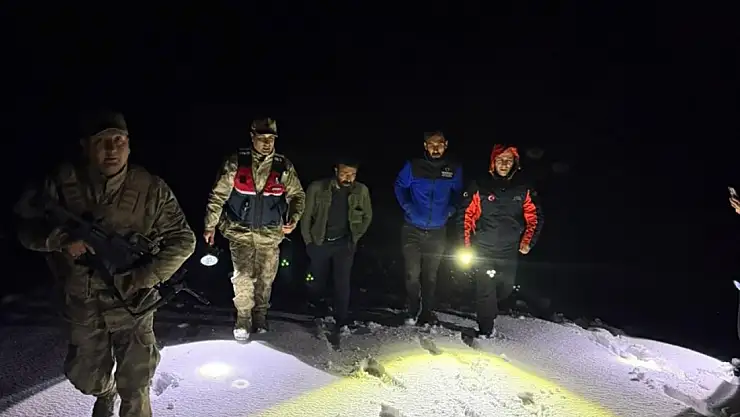 Balık Gölü yakınlarında kara saplanan iki kişi kurtarıldı