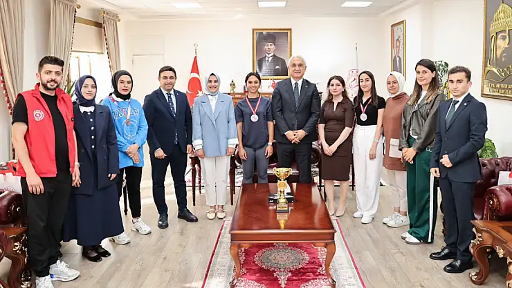 Başarılı Genç Sporculardan Vali Avni Çakır'a Ziyaret