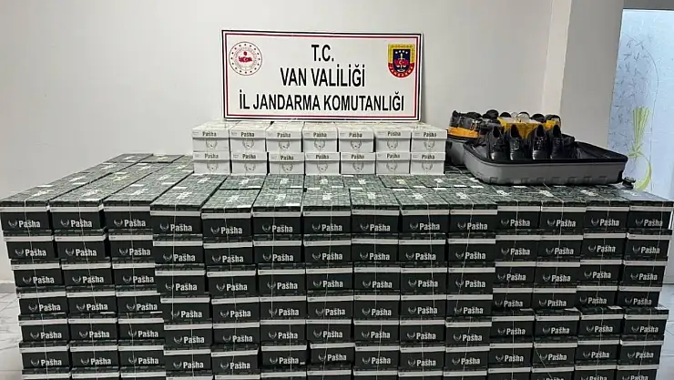 Başkale'de 1.1 Milyon TL'lik 799 Çift Kaçak Ayakkabı Ele Geçirildi