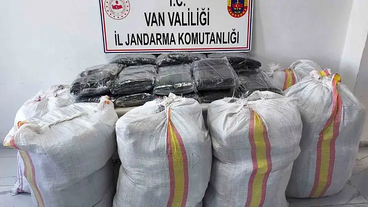 Başkale'de Jandarma, 1.1 Milyon TL Değerinde Gümrük Kaçağı Malzeme Ele Geçirdi