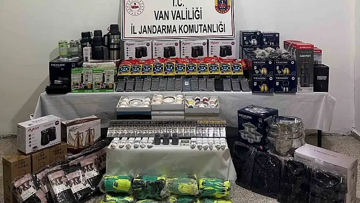 Başkale'de Jandarma 1 Milyon TL Değerinde Gümrük Kaçağı Malzeme Ele Geçirdi