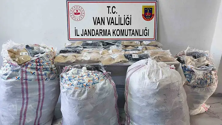 Başkale'de Jandarma'dan Gümrük Kaçağı Eşya Operasyonu: 1 Milyon TL'lik Ele Geçirme