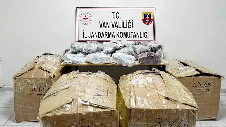 Başkale'de jandarmadan gümrük kaçağı malzeme baskını: 1,2 milyon TL değerinde mal ele geçirildi