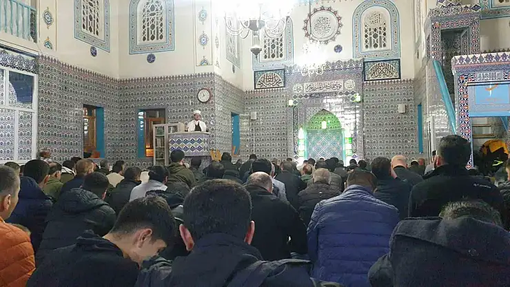 Başkale'de kadir gecesi dolu dolu yaşandı