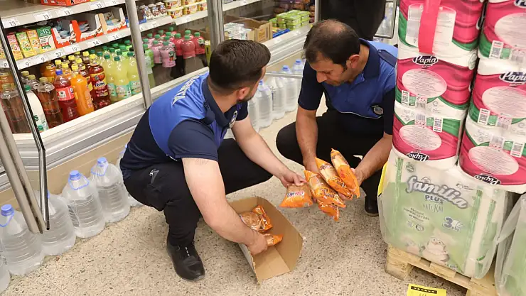 Başkale'de Zabıta Ekiplerinden Market Denetimi