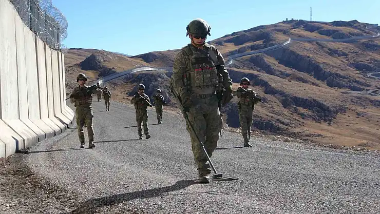 Başkale'deki Türkiye-İran sınır duvarı tamamlanma aşamasında, güvenlik için kritik adımlar atılıyor