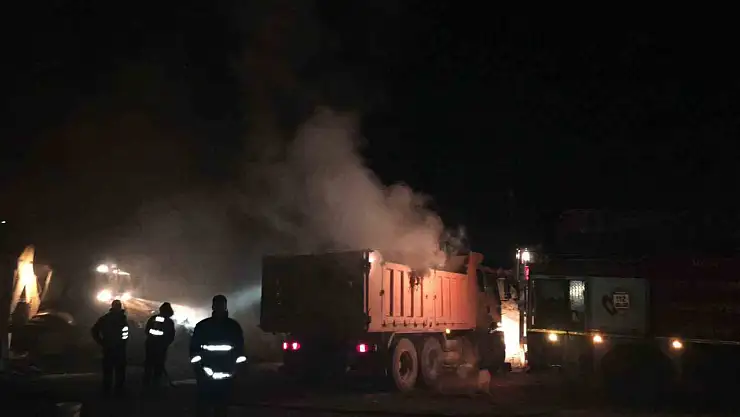 Başkale'deki yangın itfaiyenin müdahalesiyle kontrol altına alındı