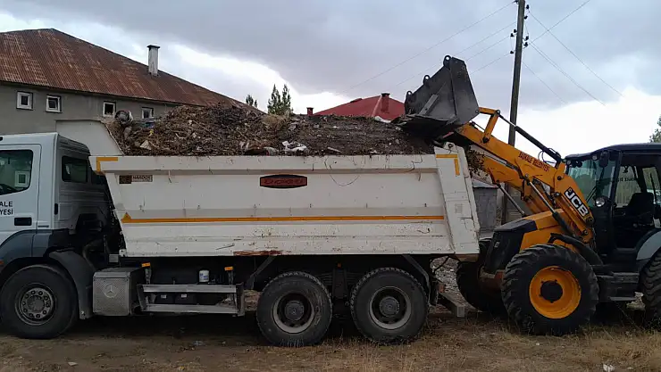 Başkale İlçe Merkezinde Kapsamlı Temizlik Çalışması Gerçekleştirildi