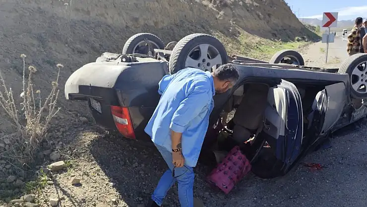 Başkale Yolu'nda Trafik Kazası: 2 Kişi Yaralandı