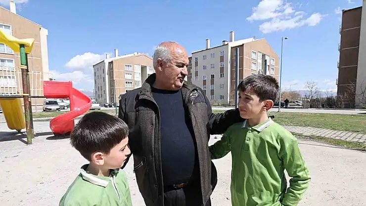 Başkan Akpunar, Ilıca Mahallesi'nde çocuklara park ve futbol sahası müjdesi verdi!