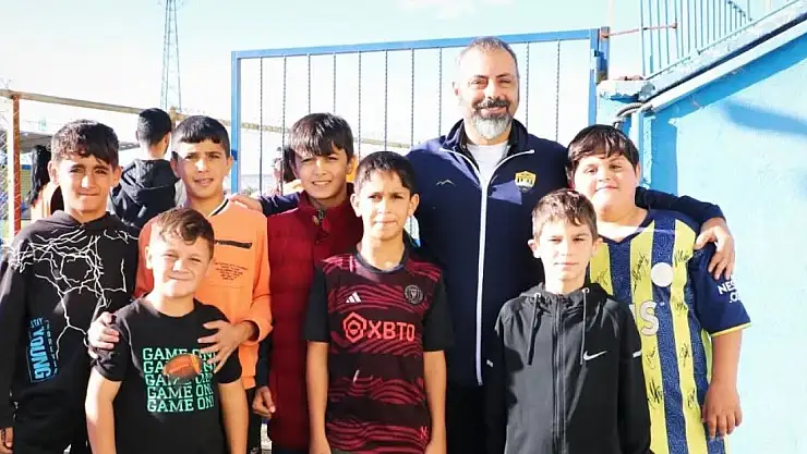 Başkan Balkis'ten Ağrı Spor taraftarına jest! 300 forma hediye edilecek