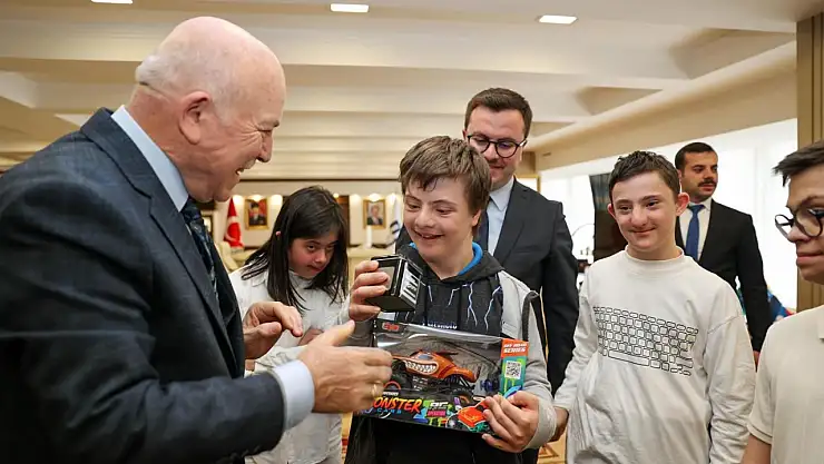 Başkan Sekmen, 23 Nisan'da özel gereksinimli çocukları ve ailelerini ağırladı!