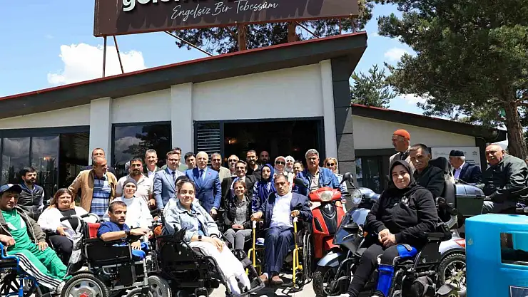 Başkan Sekmen, 'Arzuhal Günleri' Etkinliğinde Engellilerin Taleplerini Dinledi