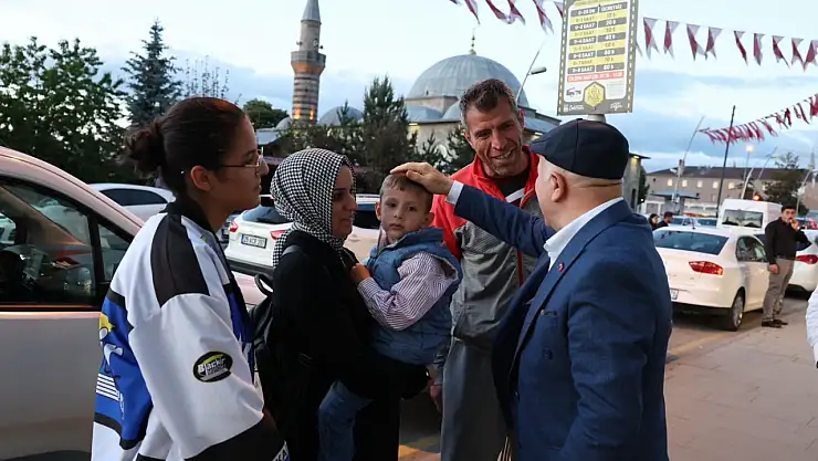 Başkan Sekmen Halkımızla Yapılan Sıcak Sohbetlerin Değeri Yadsınamaz