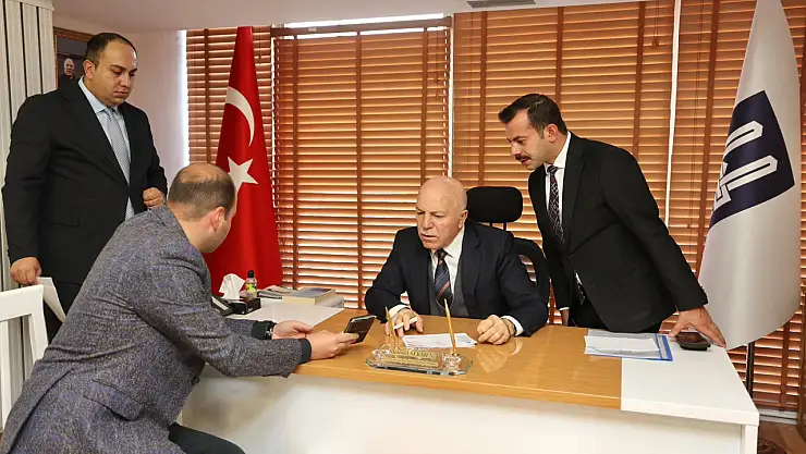 Başkan Sekmen, Hemşehrileriyle Bir Araya Gelerek Talepleri Dinliyor