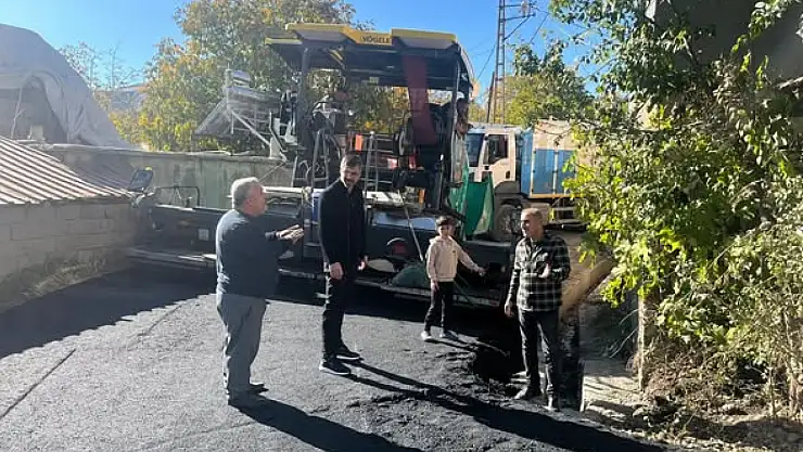 Başkan Tanğlay, 8 Ağustos Mahallesi'nde Asfalt Çalışmalarını İnceledi