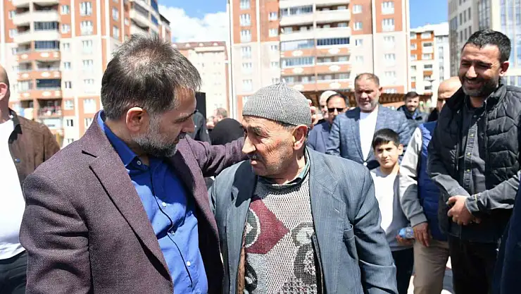 Başkan Uçar, Murat Mahallesi'nde vatandaşlarla buluşarak taleplerini dinledi