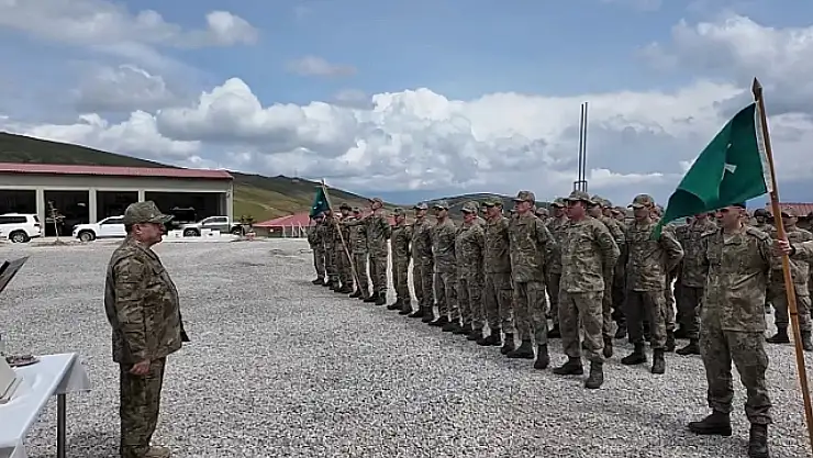 Bayraktaroğlu, Kurban Bayramı'nda Iğdır'daki Mehmetçikleri ziyaret etti
