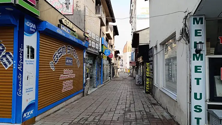 Bayram sabahında Ağrı sokakları boş kaldı