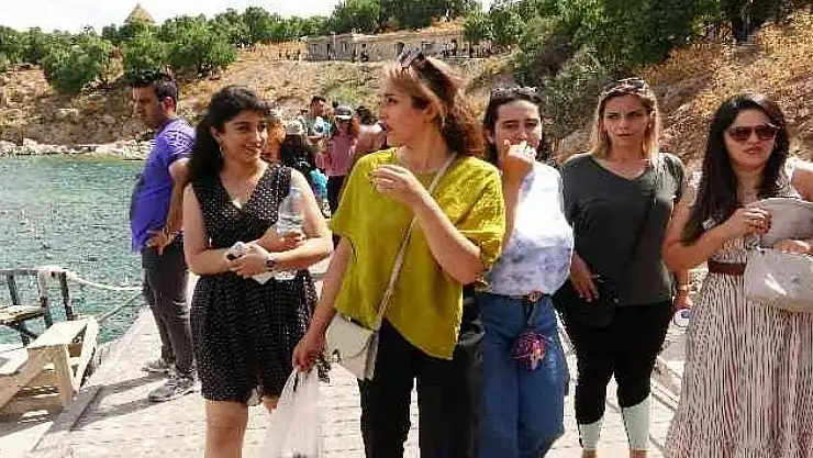 Bayram Tatilinde Akdamar Adası ve Tarihi Ören Yerlerine Yoğun İlgi!