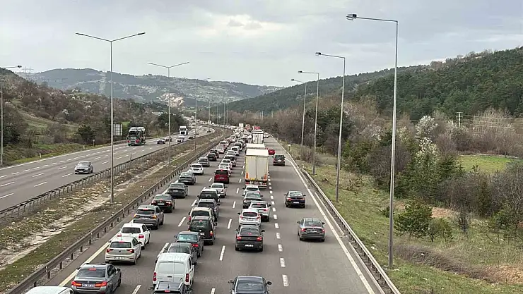 Bayram dönüşü trafiği felç etti