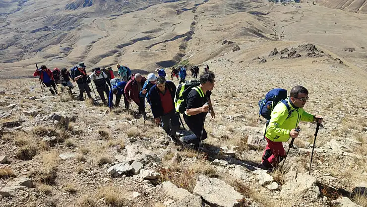 Bazid Dağcılık Grubu Kösedağ'da zirveye ulaştı