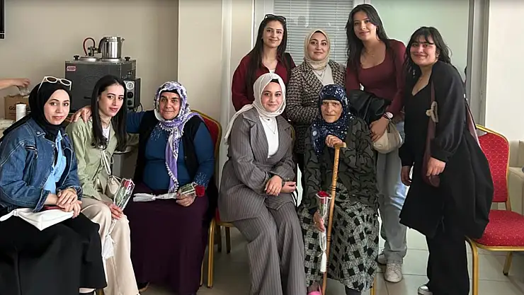 BEU Öğrencilerinden Huzurevine Duygusal ve Eğitici Ziyaret