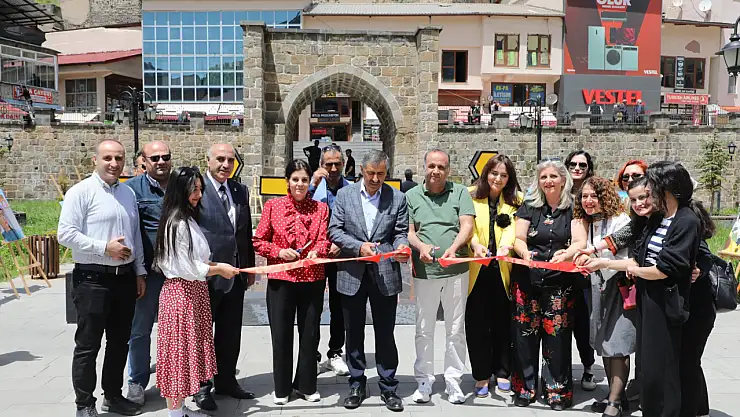 'Birlikte Güzeliz' Temalı Resim Sergisi Bitlis'te Açıldı